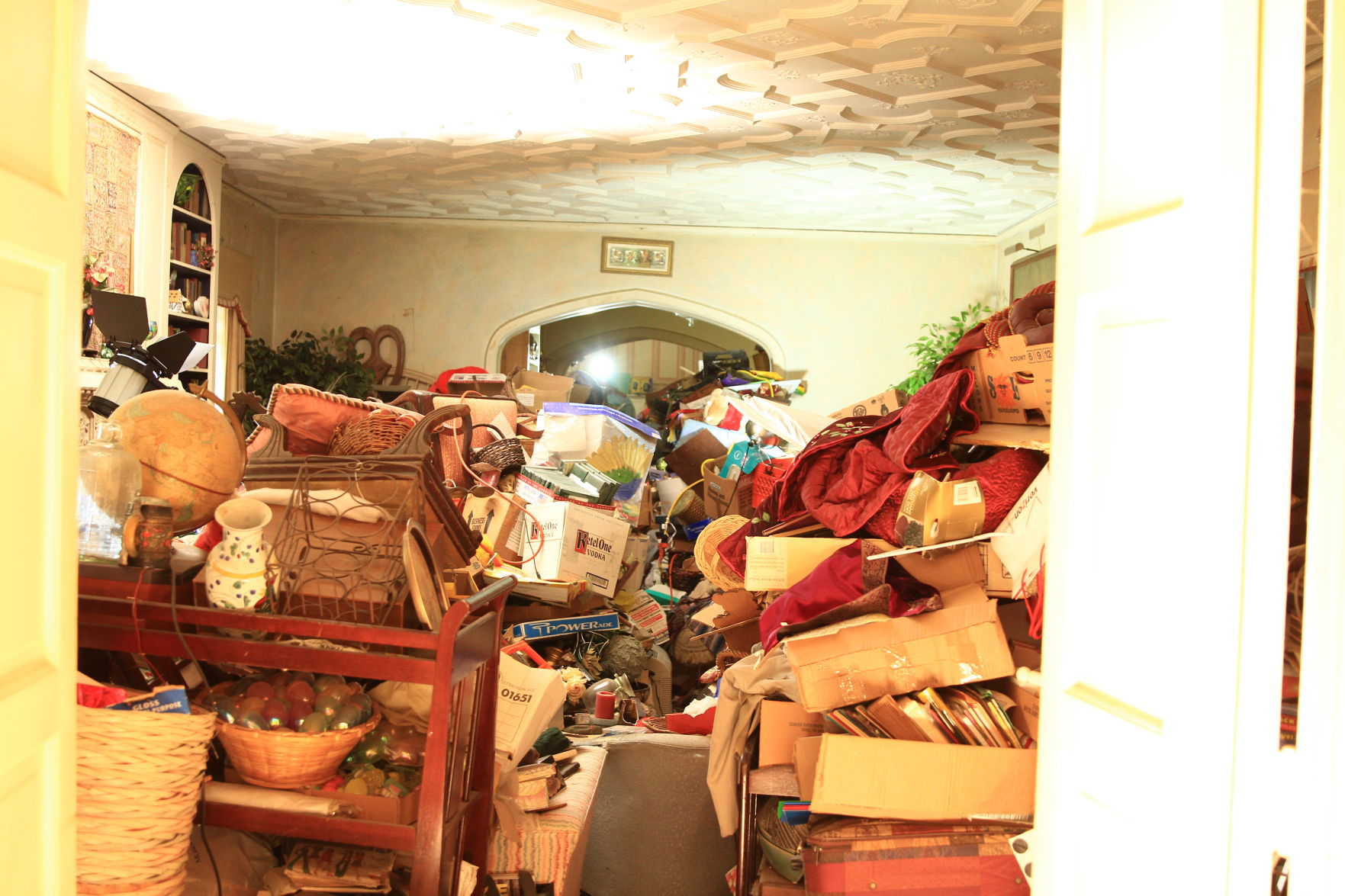 "Hoarders" TV show at historic Julian Price home
